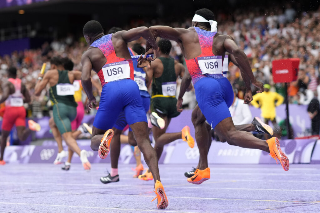 Sha’Carri Richardson rallies US women in Olympic 4×100 while men shut